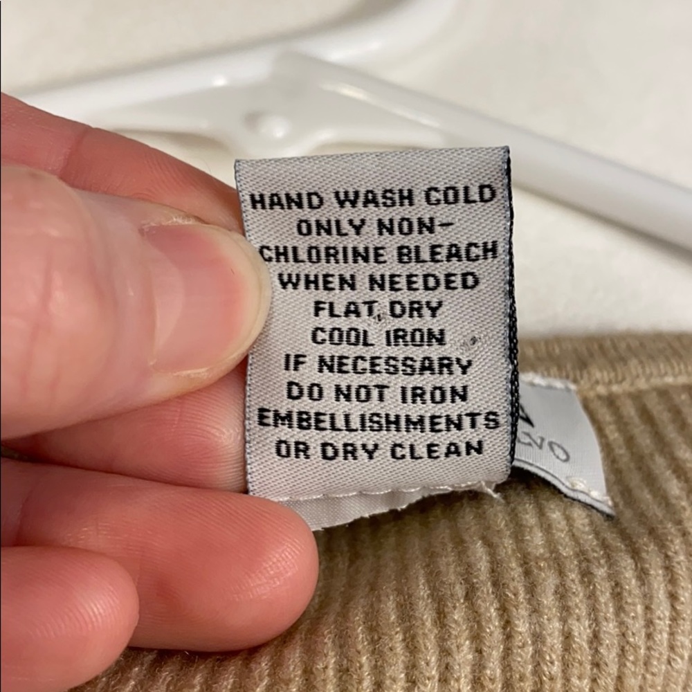 NWOT sweater with pearl detail - Picture 7 of 7
